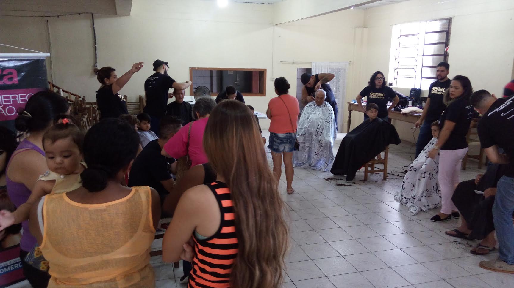 Um dos atrativos no evento foi o corte de cabelo gratuito